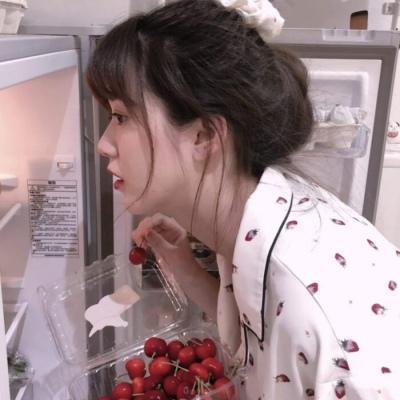 她又擦燃了一次火柴…-六年级-记叙文