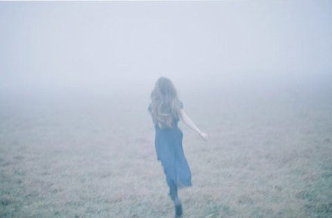 一曲离别胭脂泪，残雪断桥人未归