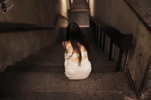 超拽签名女生霸气90后_现在觉得洗了头