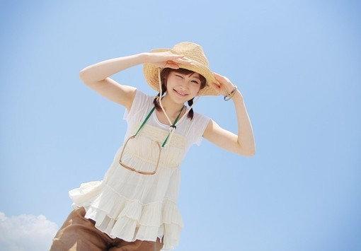 一颗红豆 　两地相思
