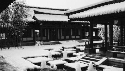 关于校园青春的伤感微信签名、少女踏上了征程