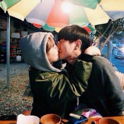 很含蓄的小伙子表白的个性签名、真情在浪漫中萌芽