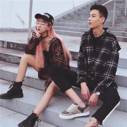 微信签名情侣一男一女秀恩爱的--身在江湖