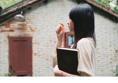 年华一卷，轻谱一曲