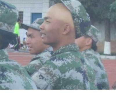 失恋的qq伤感经典个性签名、虽然不想离开你