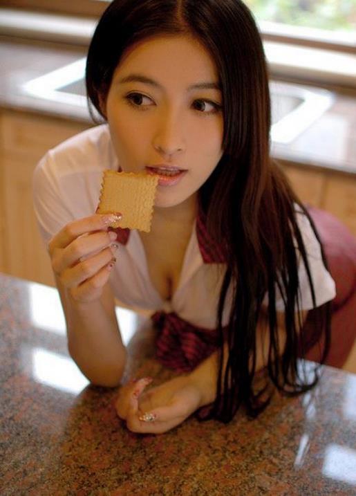 随笔：像花一样明媚和忧伤